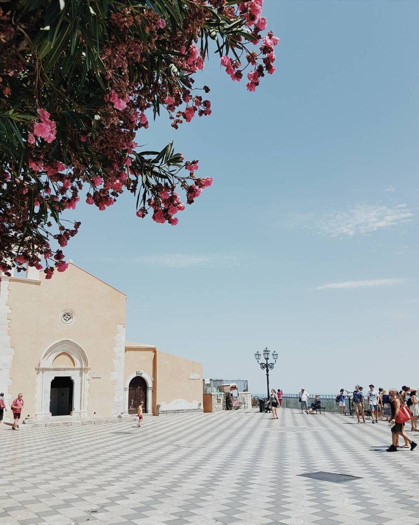 13694385_575950202585421_1939002165_n