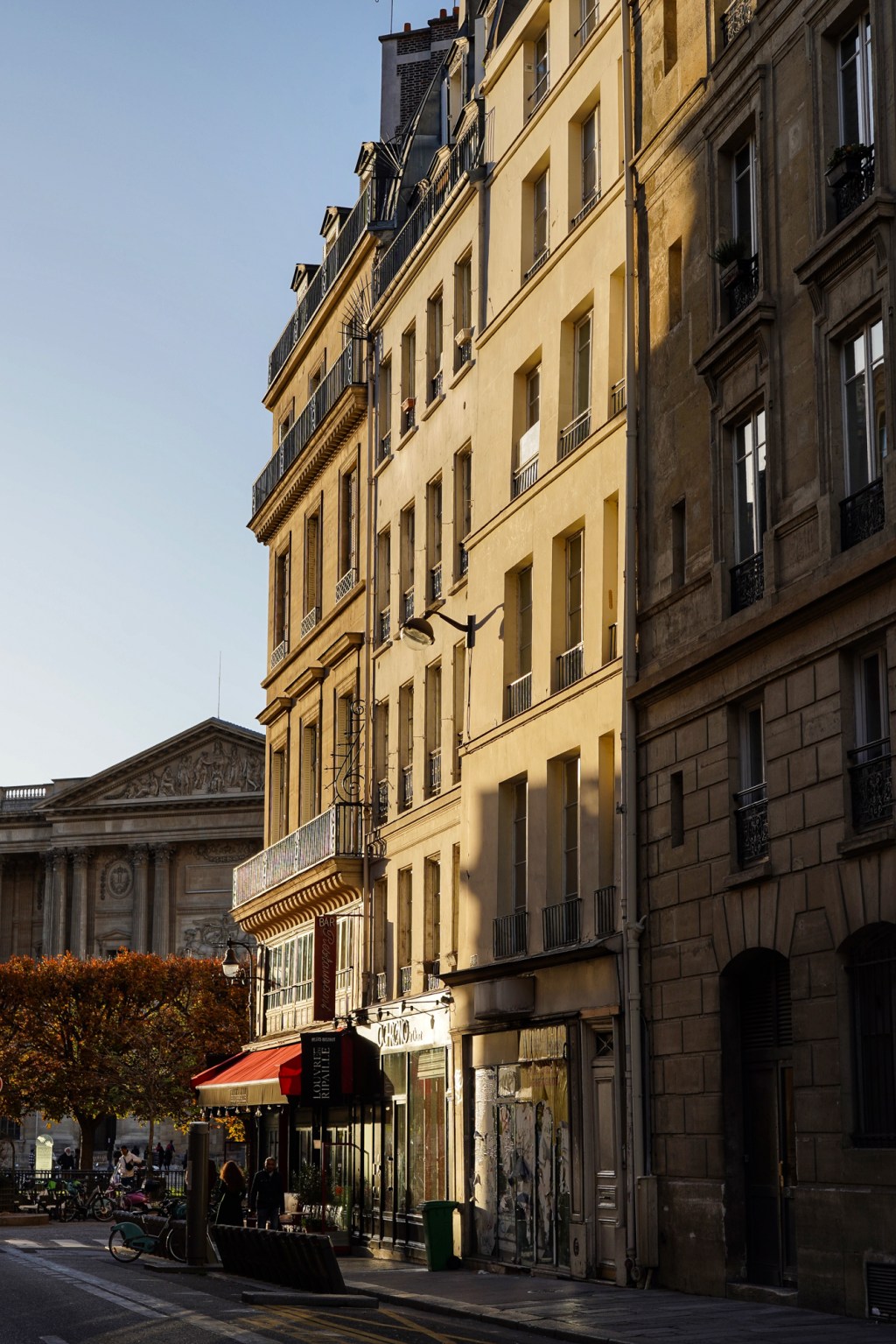Food & Travel Guide to Paris, France – What to See, Eat & Do